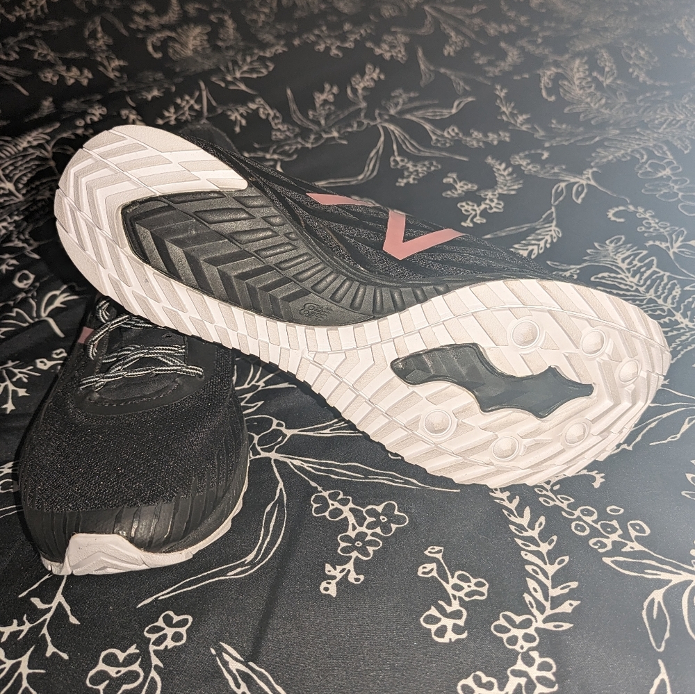 New Balance - Picture 2 of 3